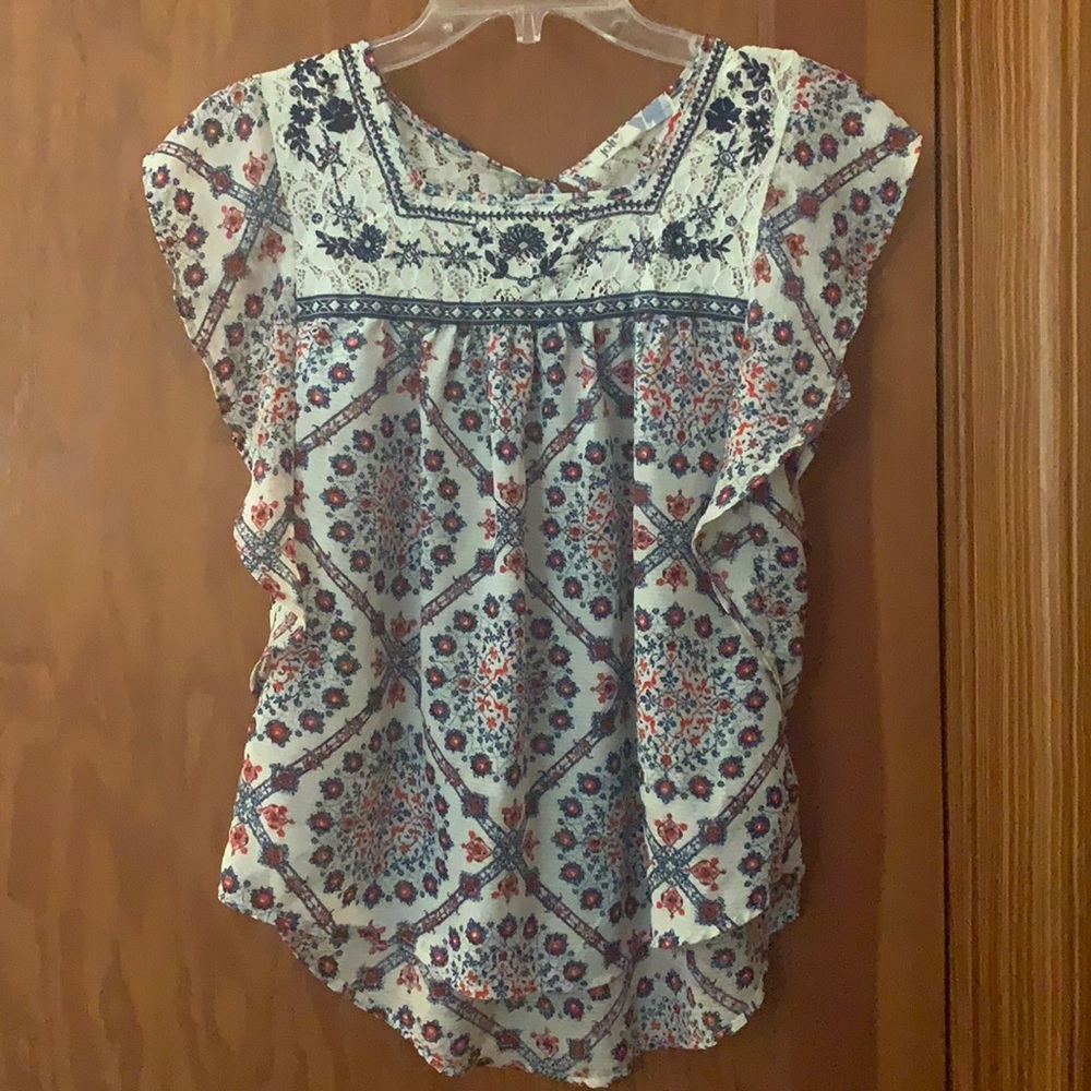 Jolt short sleeve top with keyhole back.